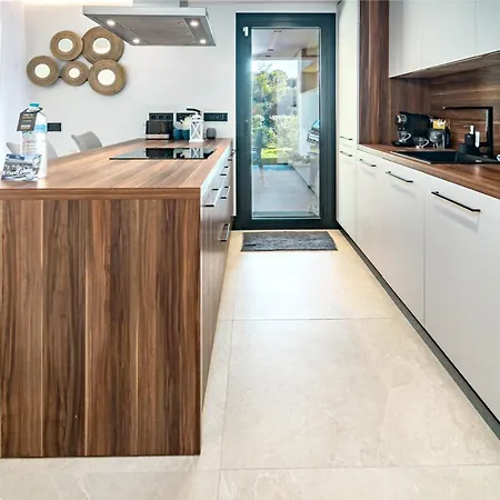 Apartment Ml2b1- Stunning In Marbella